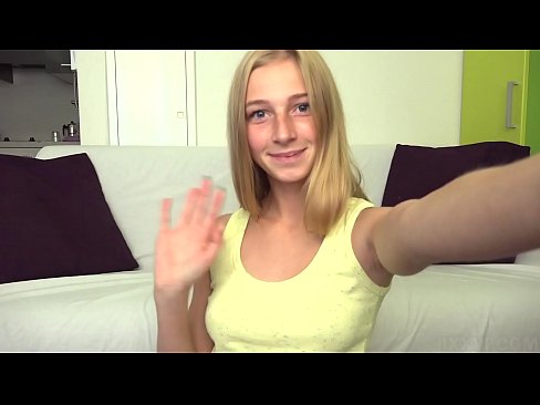 ❤️ Kai man nuobodu, tingiai masturbuoju savo rožinę putytę Rusų porno prie mūsų ❌❤