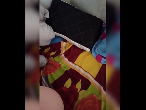 ❤️ Mano kambariokė lieka namuose viena, nes jos vyras atostogauja, o aš pasinaudoju proga ją išdulkinti ir užpildyti jos užpakalį pienu Rusų porno prie mūsų ❌❤