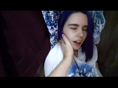 ❤️ Radau savo sesutę spintoje ir padėjau jai pasidaryti Rusų porno prie mūsų ❌❤